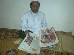 Kyai yang menerima Tabloid Obor Rakyat