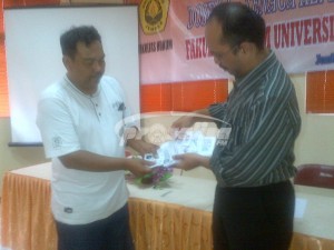 PENYERAHAN KTP KE UNEJ