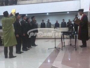 pELANTIKAN PIMPINAN DEFINITIF DPRD JEMBER