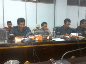 ADM PDP MEMBACAKAN LAPORAN