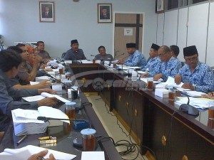 RAPAT KOMISI D BERSAMA DISPENDIK