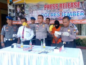 KAPOLRES JEMBER SAAT GELAR BARANG BUKTI KASUS NARKOBA