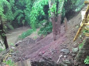 LONGSOR DI JALAN JAWA