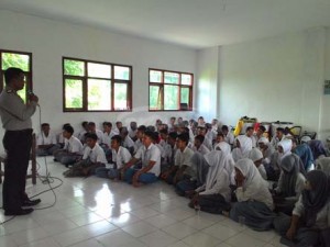 SOSIALISASI TANGGULANGI KENAKALAN REMAJA DAN RADIKALISME