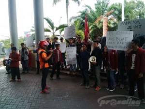 DEMO PENOLAKAN KENAIKAN IURAN BPJS KESEHATAN