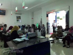 WARGA ANTRE MEMBAYAR IURAN BPJS KESEHATAN