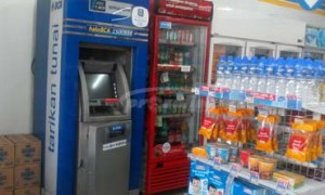 MESIN ATM YANG DIBOBOL PENCURI