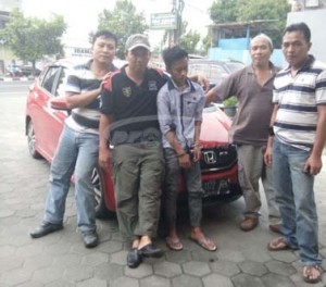 TERSANGKA PENCURI MOBIL