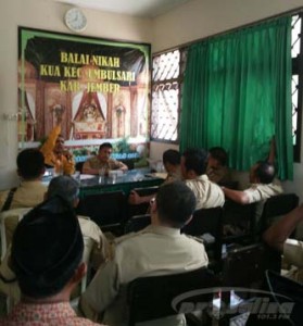 UNJUK RASA KADES TERKAIT ADMINISTRASI KUA