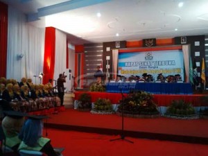 IMAM NAHRAWI SAAT MENGHADIRI WISUDA IAIN JEMBER