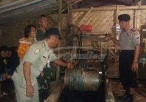 TIM GABUNGAN MENYITA ALAT TAMBANG LIAR