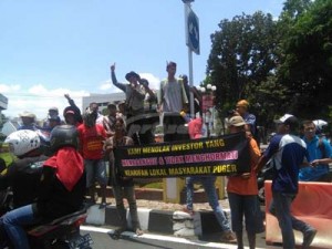 Unjukrasa warga Puger